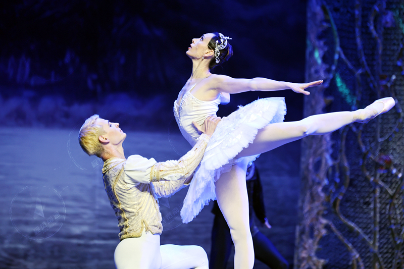 視頻|俄羅斯皇家芭蕾舞團《天鵝湖》在更俗劇院上演